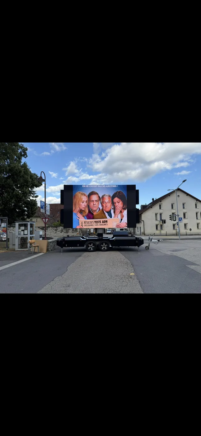 Remorque LED installée en centre urbain