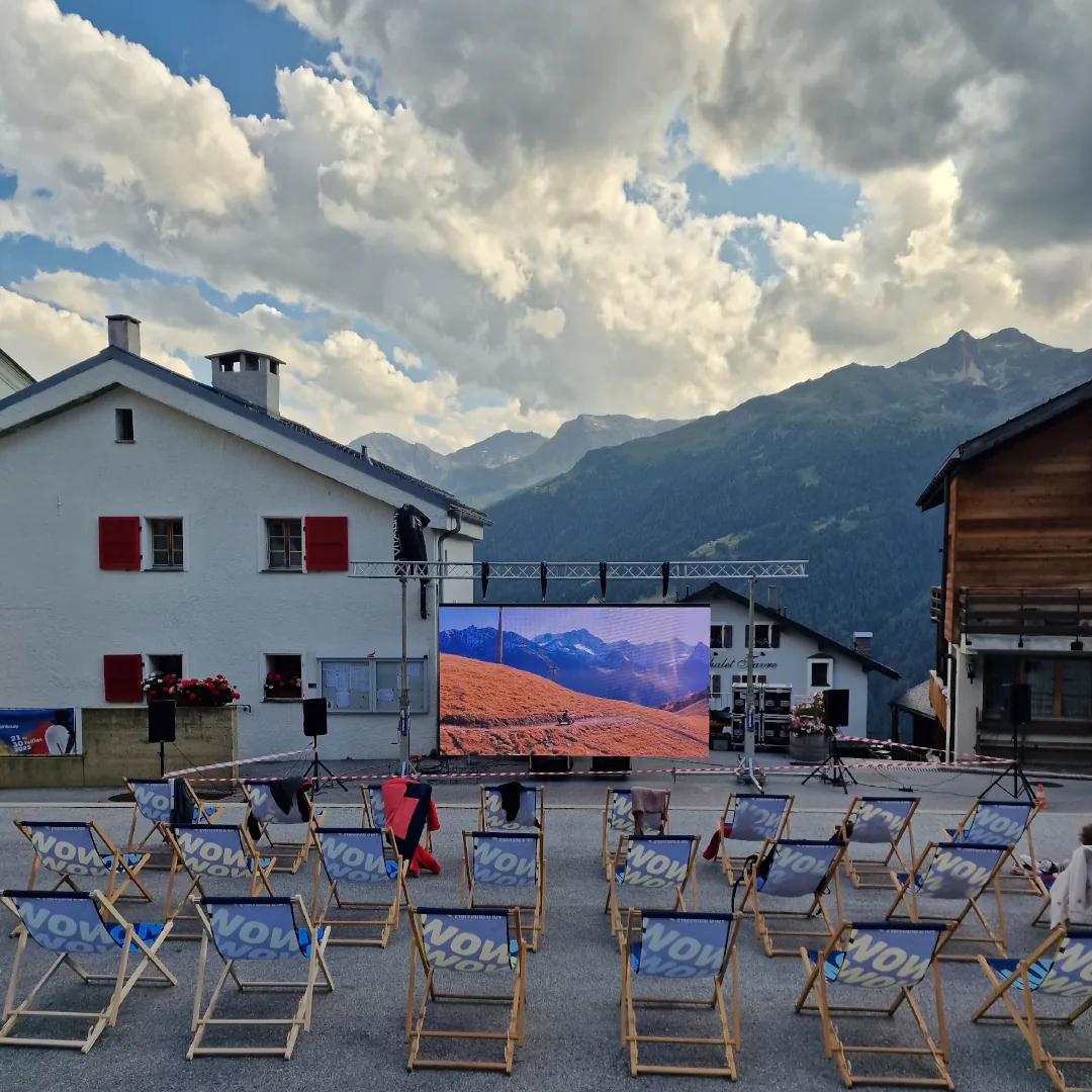 Cinéma plein air installé dans une commune de montagne
